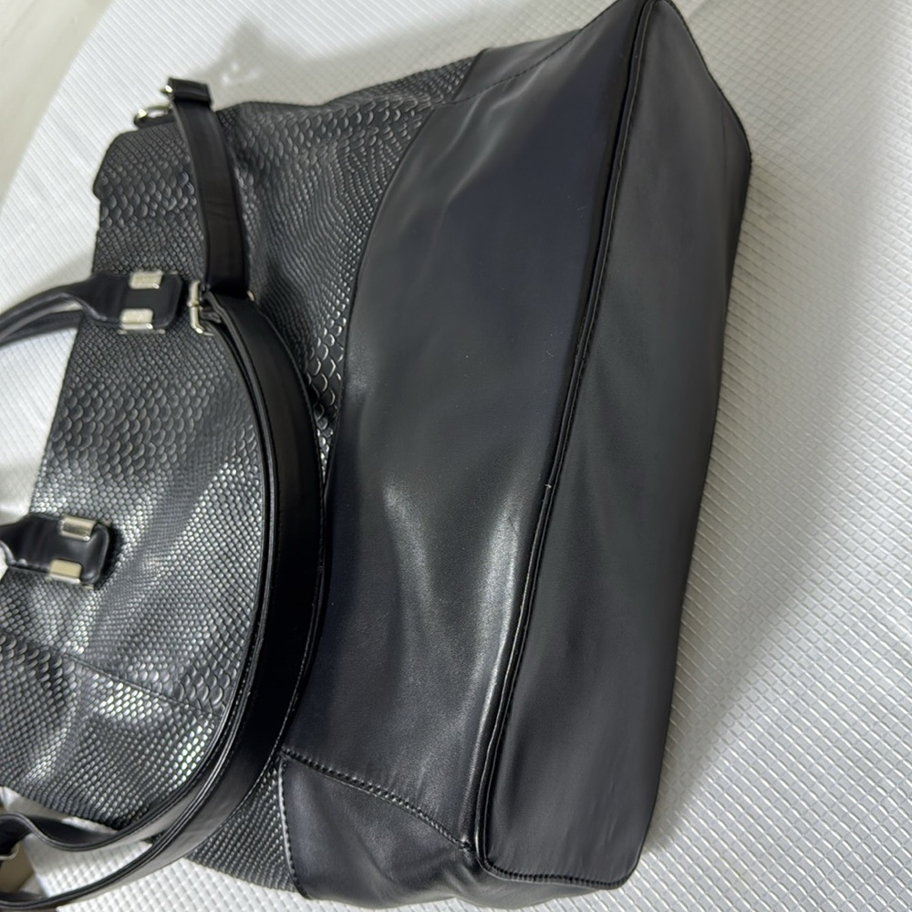 Marlon Black & Silver Tote/Shoulder Bag NWOT - Picture 5 of 8